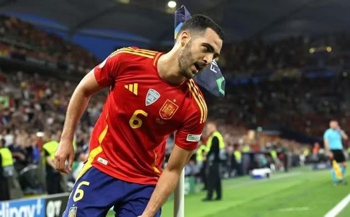 Tiền vệ Arsenal cũng gửi thông điệp đầy tự tin tới các đối thủ: “Nếu chơi đúng khả năng của mình, Tây Ban Nha có thể đánh bại bất kỳ đội bóng nào".