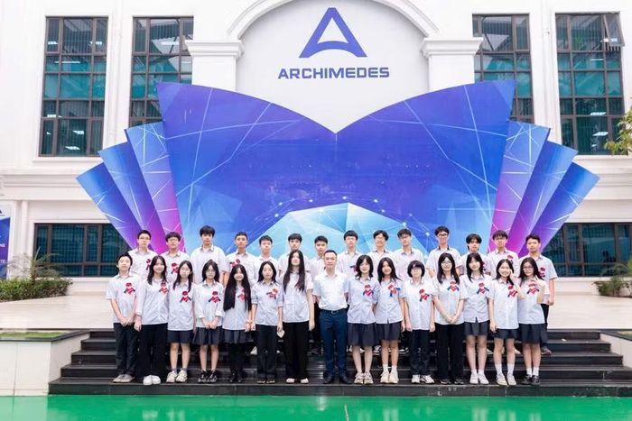 Thầy Nguyễn Thành Chương - giáo viên Toán tại Trường Tiểu học, THCS, THPT Archimedes - Đông Anh, Hà Nội. Ảnh: NVCC.