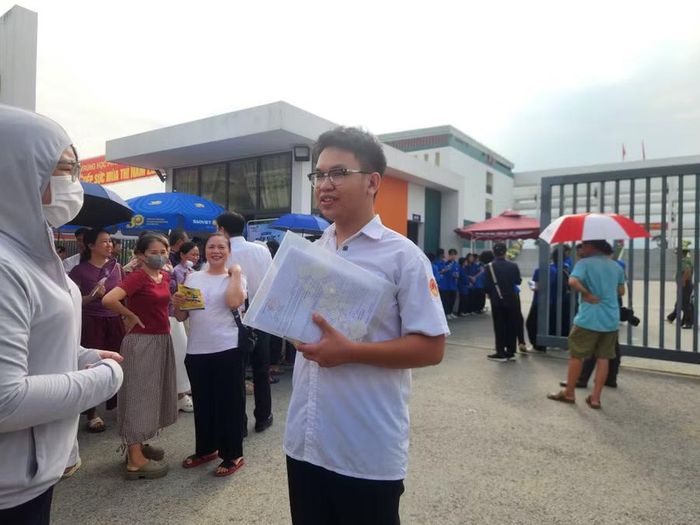 Em Cao Lâm Bách chia sẻ đề thi môn Toán bám sát chương trình học.