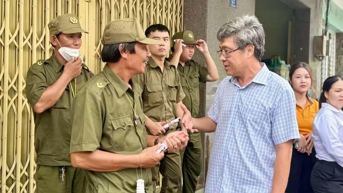Phó Chủ tịch UBND tỉnh Lâm Đồng Nguyễn Minh động viên lực lượng đảm bảo an ninh trật tự.