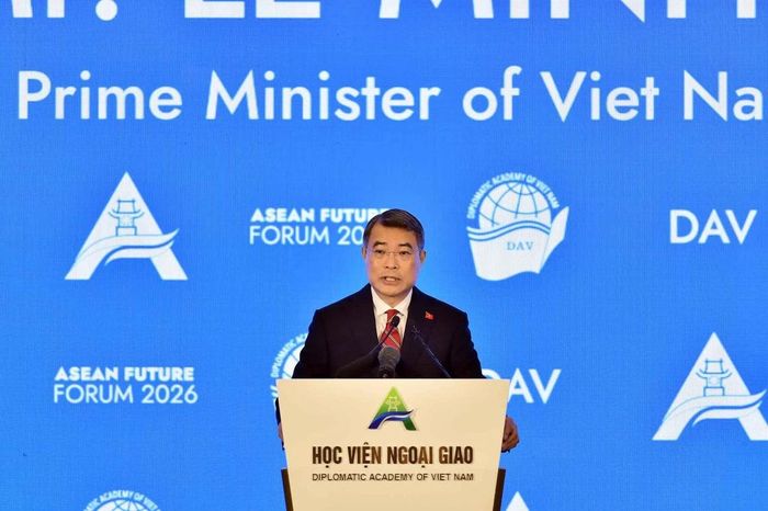 ASEAN đã nói nhiều về khả năng tự cường. Theo ông, đâu là lĩnh vực ASEAN cần ưu tiên hợp tác nhất hiện nay để nâng cao năng lực cạnh tranh của cả khu vực?