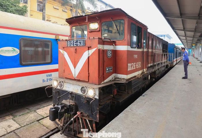 Hơn một thế kỷ tồn tại giữa lòng Thủ đô, ga Hà Nội không chỉ giữ vai trò kết nối giao thông mà còn lưu giữ những ký ức, những cuộc chia tay và đoàn tụ của nhiều thế hệ người Việt trên những hành trình xuyên đất nước...