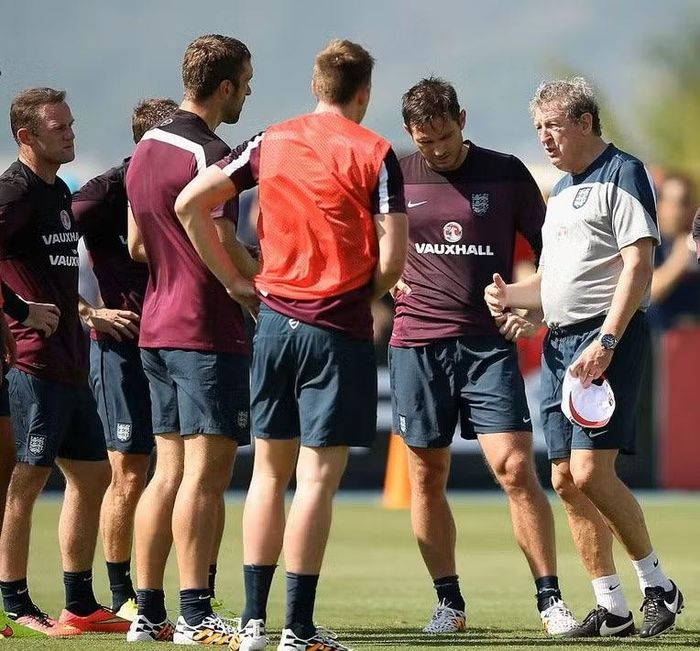HLV Roy Hodgson và các tuyển thủ Anh trong giai đoạn chuẩn bị cho World Cup 2014.