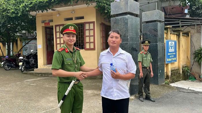 Thí sinh Sùng A Chúng (bên phải ảnh)