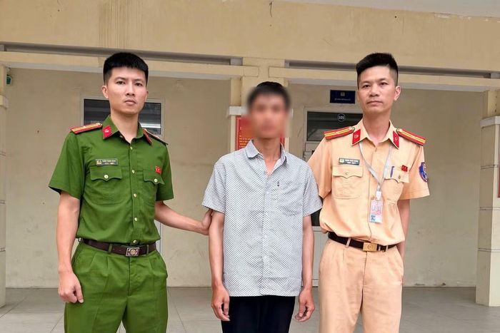 Thí sinh gian lận trong kỳ thi sát hạch.
