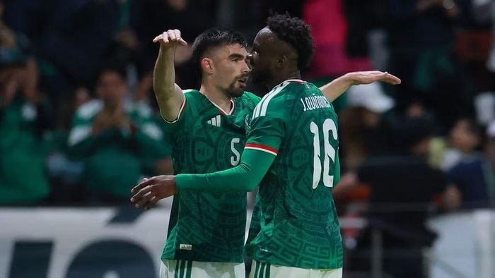 Mexico lấn lướt Nam Phi về nhiều mặt