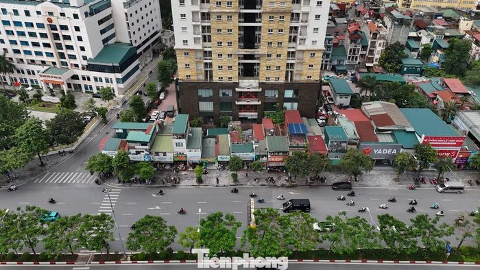 Chủ đầu tư dự án là Công ty TNHH Thương mại và Dịch vụ khách sạn Tân Hoàng Minh. Diện tích đất thu hồi thực hiện dự án là 6.843,6 m2, số hộ dân bị thu hồi đất là 110, kéo dài từ phố Tạ Quang Bửu đến Trần Đại Nghĩa.