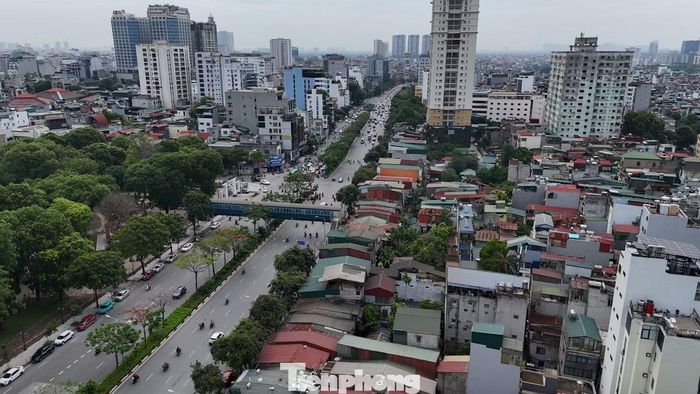 Được biết, Ban QLDA đầu tư - hạ tầng phường Bạch Mai đang phối hợp với chủ đầu tư rà soát toàn bộ pháp lý của dự án, quá trình triển khai GPMB đối với 110 hộ gia đình, cá nhân nằm trong diện thu hồi đất.