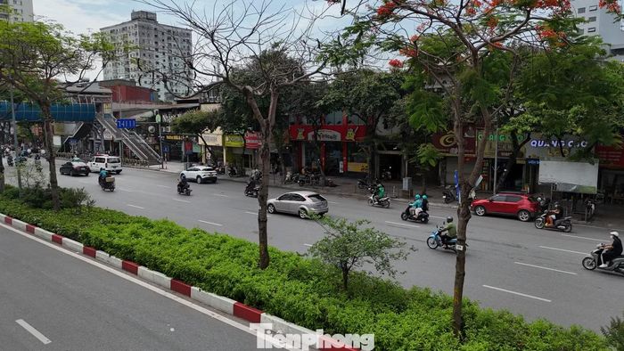 Đây là khu vực đông đúc, thường xuyên xảy ra ùn tắc vào giờ cao điểm.
