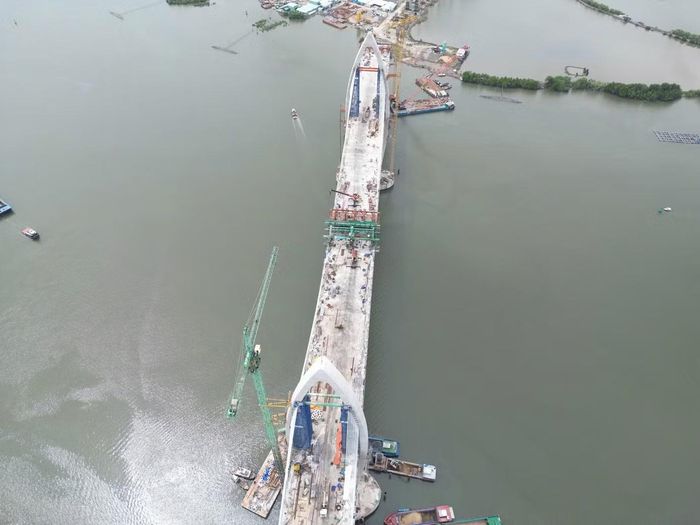 Dự án cầu Phước An có tổng mức đầu tư khoảng gần 5.000 tỷ đồng, hiện đang được thi công bắc qua sông Thị Vải. Đây là công trình hạ tầng giao thông trọng điểm giữ vai trò kết nối TPHCM với Đồng Nai, đặc biệt là kết nối cảng Cái Mép - Thị Vải với cao tốc Bến Lức - Long Thành. Cầu Phước An đưa vào khai thác, khoảng cách từ các tỉnh miền Tây đến Cái Mép - Thị Vải sẽ rút ngắn được 30km.