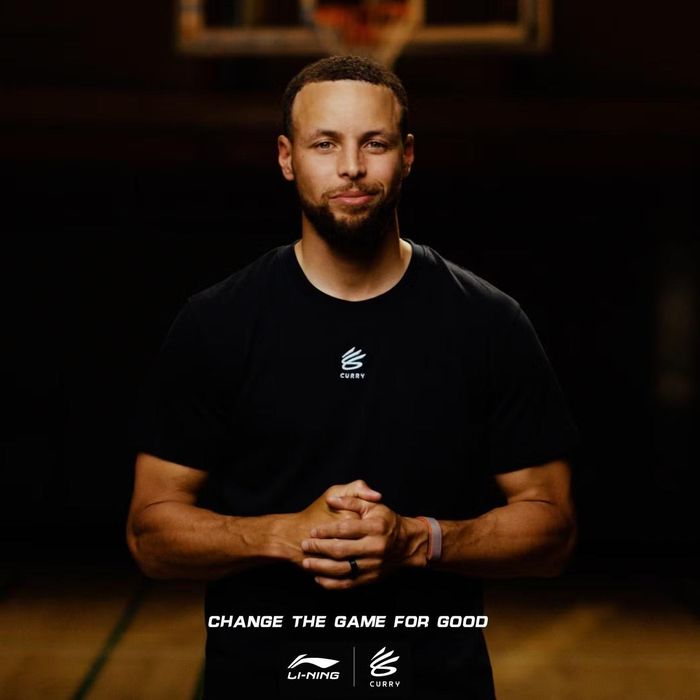 Stephen Curry và Li-Ning hợp tác cùng phát triển những dòng sản phẩm thể thao dựa trên triết lý của 2 bên