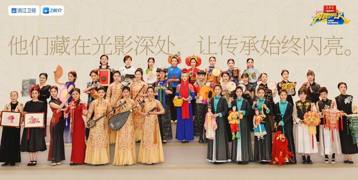Vì trong các bảng thông cáo show khẳng định việc quảng bá du lịch địa phương là hành động thiện nguyện miễn phí, nên khi biết đội ngũ sản xuất nhận tiền của địa phương, khán giả cảm thấy bức xúc vì bị lừa.