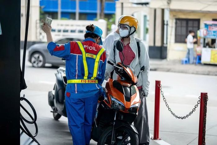 Giá xăng dầu giảm từ 15h chiều 11/6.