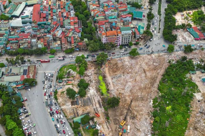 Nút giao Xa La - Phạm Tu từ lâu được xem là một trong những điểm nóng ùn tắc giao thông của Hà Nội. Người dân kỳ vọng dự án sớm hoàn thành, góp phần giảm áp lực giao thông và cải thiện khả năng kết nối khu vực.