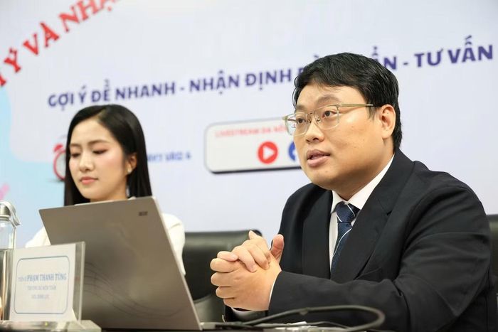 "Nhìn chung, đề thi năm nay được xây dựng khá khoa học, có sự phân tầng rõ ràng giữa các mức độ nhận biết, thông hiểu và vận dụng", thầy Tùng nói.