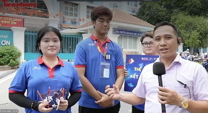 Phóng viên Nguyễn Dũng ghi nhận tại điểm thi.