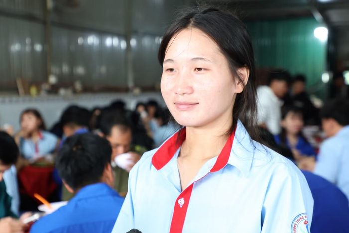 Em Giàng Thị Hà - học sinh xã Tà Đùng.