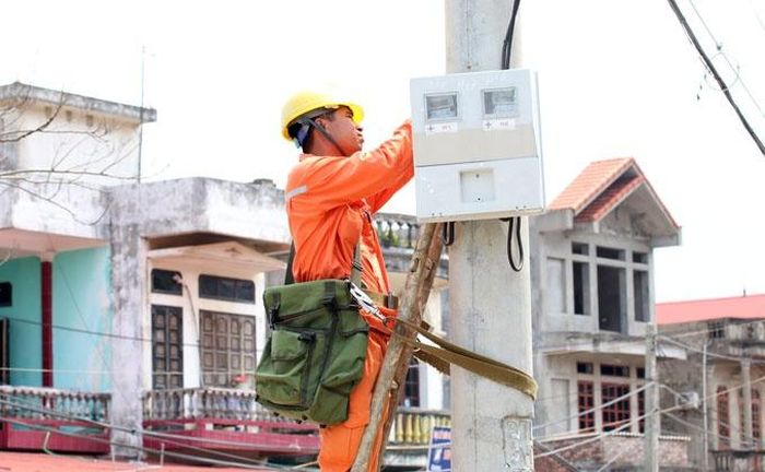 Các doanh nghiệp nhìn khung giờ cao điểm mới trên hệ thống công tơ để điều chỉnh nhu cầu sử dụng phù hợp.
