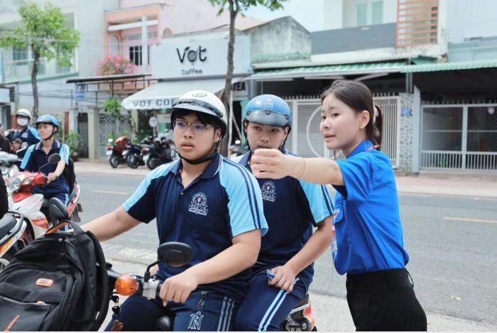 Màu áo xanh đồng hành cùng hơn 29.000 sĩ tử Tây Ninh.