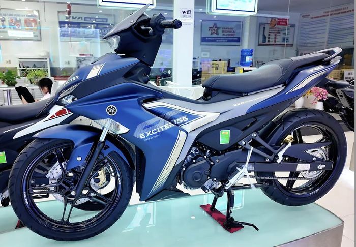 Exciter 155 VVA phiên bản tiêu chuẩn hiện được chào bán với giá khoảng 53 triệu đồng, cao hơn 4,8 triệu đồng so với mức đề xuất 48,2 triệu đồng.