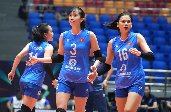 Thanh Thúy và các đồng đội có sự ổn định trong lối chơi.