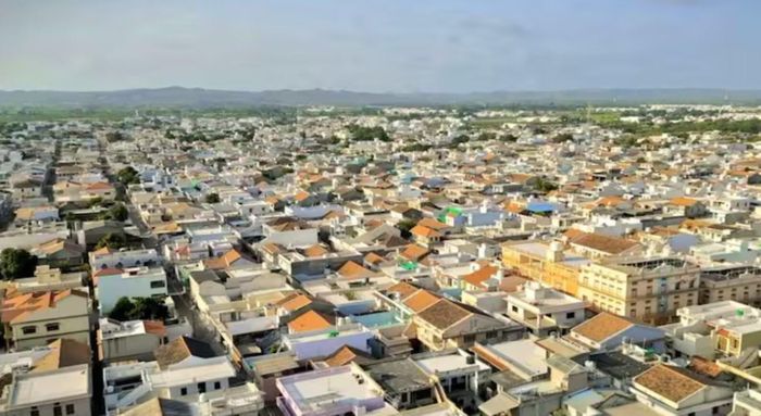 Khung cảnh ngôi làng giàu có, dân gửi tiền tiết kiệm gần 14.000 tỷ đồng. Ảnh: Timesofindia