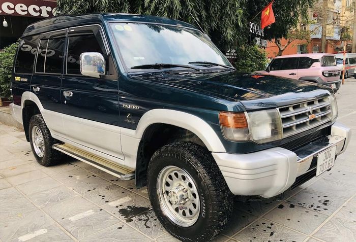 Mitsubishi Pajero V36 máy dầu 2.8L sản xuất năm 2001, nhập khẩu từ Nhật Bản.