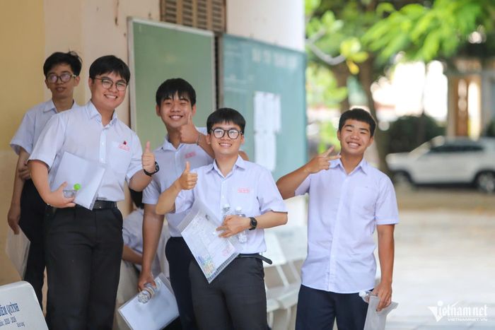 Cô Nguyễn Thị Hồng nhận định nhóm điểm khá, giỏi có thể giữ ổn định, nhưng số lượng điểm 10 sẽ rất hạn chế. Ảnh: Xuân Ngọc