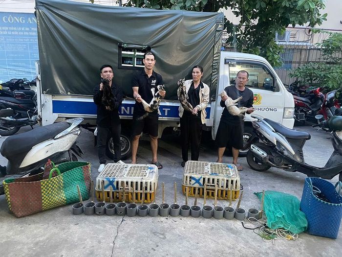 Các đối tượng cùng tang vật. Ảnh: CACC
