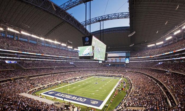 Với sức chứa 94.000 chỗ ngồi, sân AT&T Stadium ở Arlington là một trong những SVĐ lớn nhất tại World Cup 2026. Sân có màn hình LED khổng lồ và mái che có thể đóng mở linh hoạt. Ảnh: AT&T Stadium
