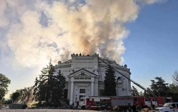 Bảo tàng nơi trưng bày kiệt tác "Cuộc vây hãm Sevastopol" bị cháy sau cuộc tấn công của Ukraine. Ảnh: TASS