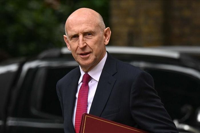 Bộ trưởng Quốc phòng Anh John Healey. Ảnh: Anadolu