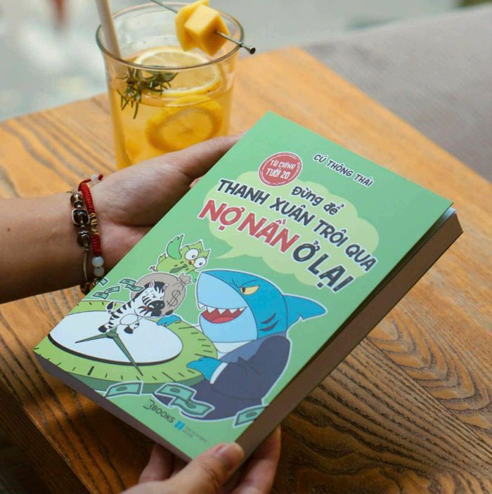 “Tài chính tuổi 20: Đừng để thanh xuân trôi qua, nợ nần ở lại”.