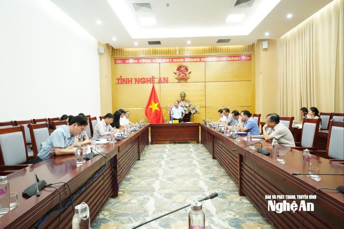 Toàn cảnh UBND tỉnh họp để nghe và cho ý kiến vào phương án sắp xếp, tổ chức lại khối, xóm trên địa bàn tỉnh vào ngày 4/6/2026. Ảnh: P.V