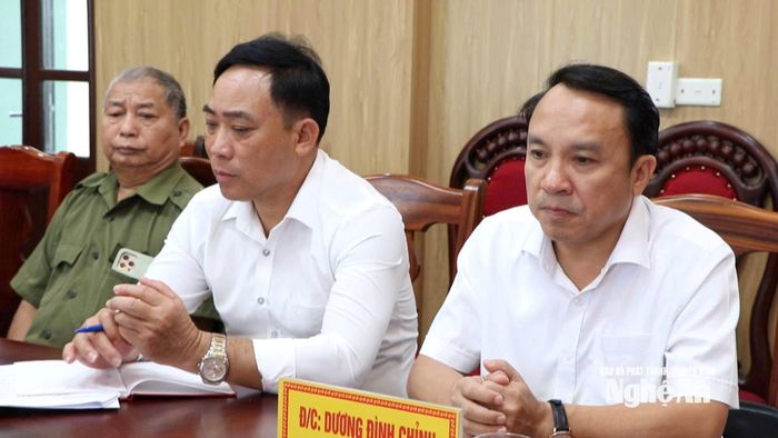 Đồng chí Dương Đình Chỉnh - Ủy viên Ban Thường vụ Tỉnh ủy, Phó Chủ tịch Thường trực HĐND tỉnh tham dự phiên tiếp công dân, giải quyết khiếu nại, tố cáo trên địa bàn xã Đông Lộc. Ảnh: Thanh Nga