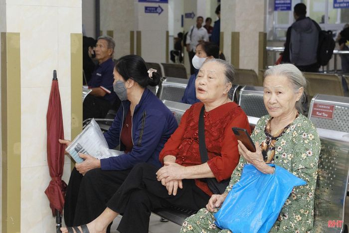 Người dân Hà Tĩnh đến kiểm tra, khám sức khỏe tại các cơ sở y tế trong tỉnh.
