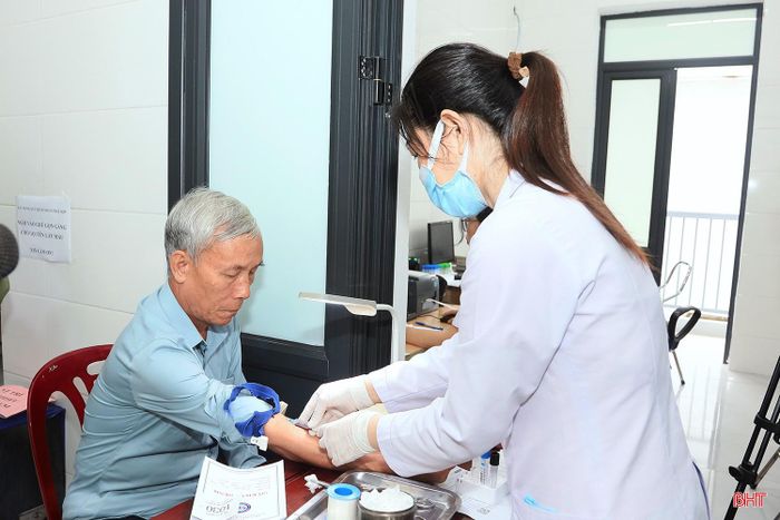 Hà Tĩnh đặt mục tiêu đến hết năm 2026 có trên 90% người dân được khám sức khỏe định kỳ hoặc khám sàng lọc miễn phí.