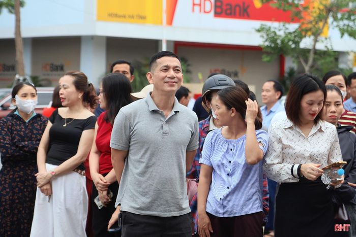 Cùng với đó là ánh mắt tin tưởng, kỳ vọng của các bậc phụ huynh.