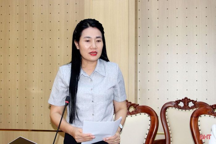 Phó Chủ tịch HĐND tỉnh Nguyễn Thị Việt Hà phát biểu tại buổi làm việc.