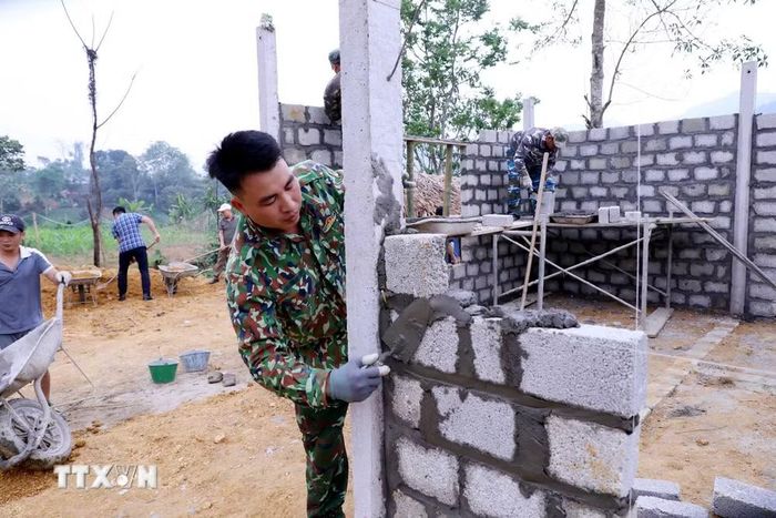 Nhiều căn nhà kiên cố thay thế những căn nhà tạm, nhà dột nát ở Tuyên Quang. (Ảnh: Quang Cường/TTXVN)