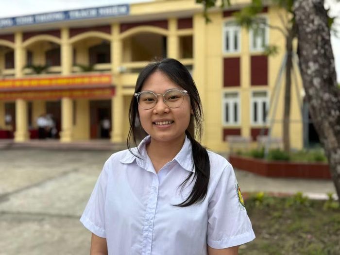 Đinh Thị Diệu Huyền cho hay em rất hồi hộp trước kỳ thi, nhất là khi môn Ngữ văn sẽ dùng ngữ liệu ngoài sách giáo khoa. (Ảnh: PM/Vietnam+)