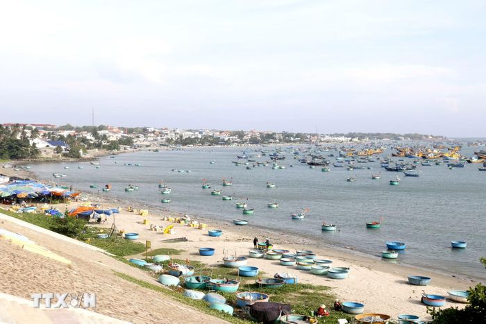 Không gian Làng chài Mũi Né, phường Mũi Né (Lâm Đồng) đang được địa phương khai thác phát triển các loại hình du lịch gắn với văn hóa miền biển. (Ảnh: Hồng Hiếu/TTXVN)