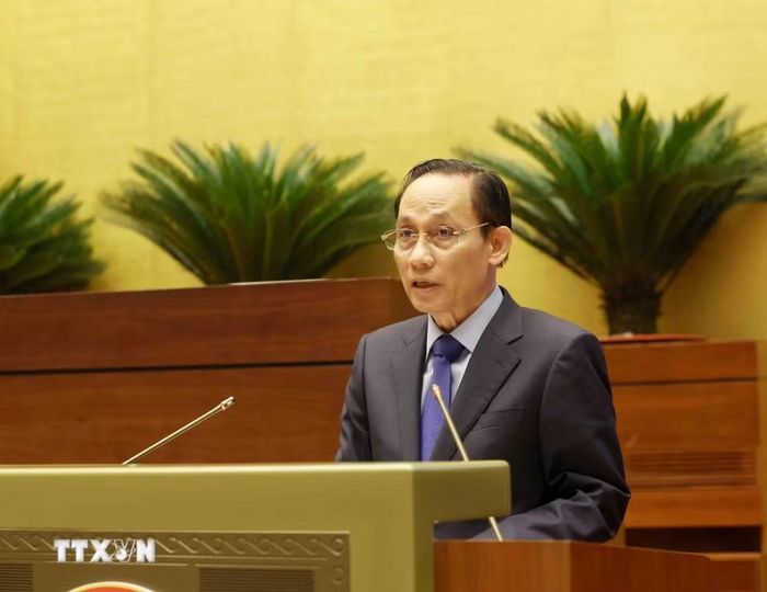 Đồng chí Lê Hoài Trung, Ủy viên Bộ Chính trị, Bộ trưởng Bộ Ngoại giao trình bày nội dung cơ bản của Nghị quyết số 06- NQ/TW. (Ảnh: Phương Hoa/TTXVN)