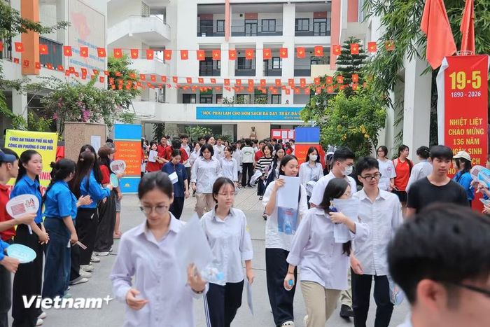 Chiều nay, Đinh Thanh Sơn sẽ cùng các sỹ tử cùng sinh năm 2008 bước vào môn thi tiếp theo, môn Toán, vào lúc 14 giờ 20 phút. (Ảnh: Hoài Nam/Vietnam+)