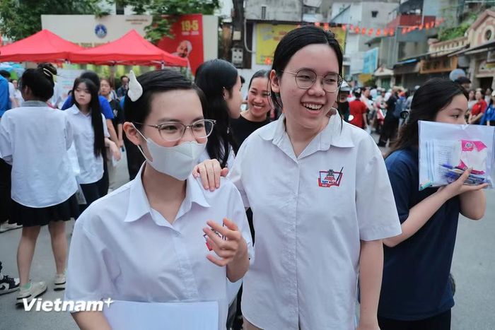 Một số thí sinh khá tự tin có thể đạt số điểm cao với đề Toán năm nay, có em tự tin đạt điểm 8, 9. (Ảnh: Hoài Nam/Vietnam+)