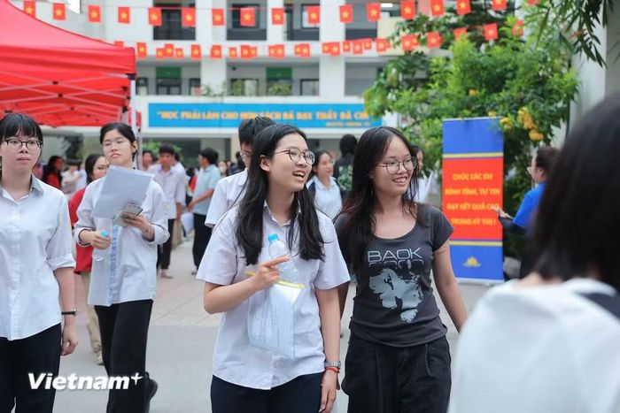 Chiều 11/6, sỹ tử của Kỳ thi Tốt nghiệp Trung học phổ thông năm 2026 đã chính thức kết thúc môn thi thứ hai - môn Toán sau 90 phút làm bài. (Ảnh: Hoài Nam/Vietnam+)