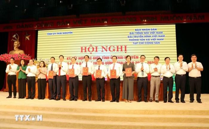 Lễ ký kết hợp tác giữa Tỉnh ủy Thái Nguyên và các cơ quan báo chí Trung ương giai đoạn 2026-2030. (Ảnh: Trần Trang/TTXVN)