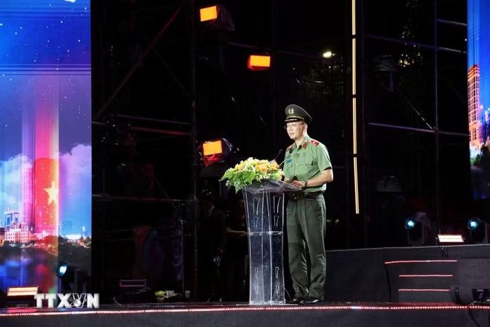 Thiếu tướng Phạm Kim Đĩnh, Cục trưởng Cục Công tác chính trị, Bộ Công an, phát biểu khai mạc chuỗi sự kiện “Tổ quốc bình yên” hướng tới kỷ niệm 80 năm Ngày truyền thống lực lượng An ninh nhân dân (12/7/1946-12/7/2026). (Ảnh: Hồng Đạt/TTXVN)