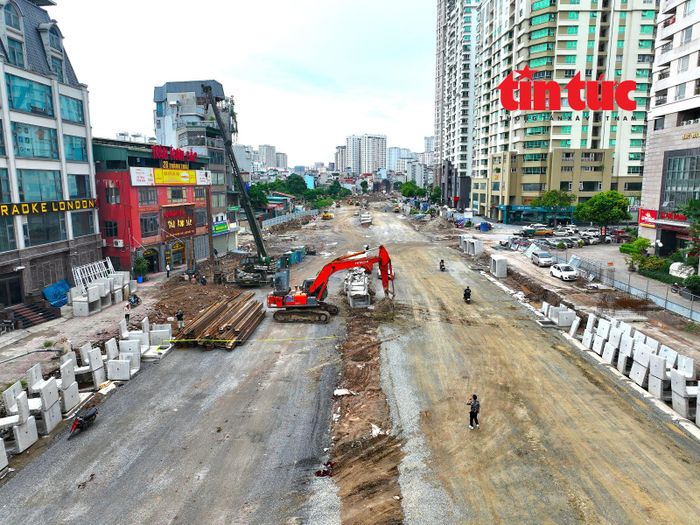 Đoạn từ Khu đô thị mới Dịch Vọng đến đường Dương Đình Nghệ dài khoảng 710 m đã hoàn thành một số hạng mục ngầm.