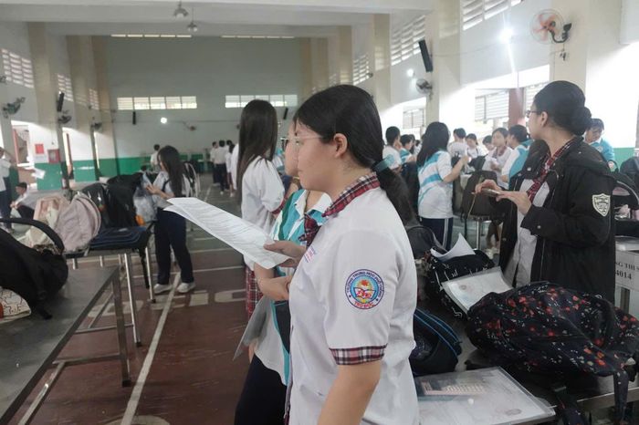 Điểm thi Trường THPT Thủ Đức (TP Hồ Chí Minh) có 25 phòng thi với 600 thí sinh sinh dự di.